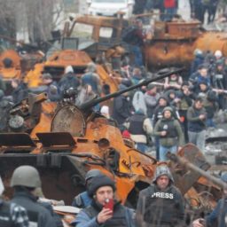 Ucraína: balas e papel, fronte a fronte coa realidade